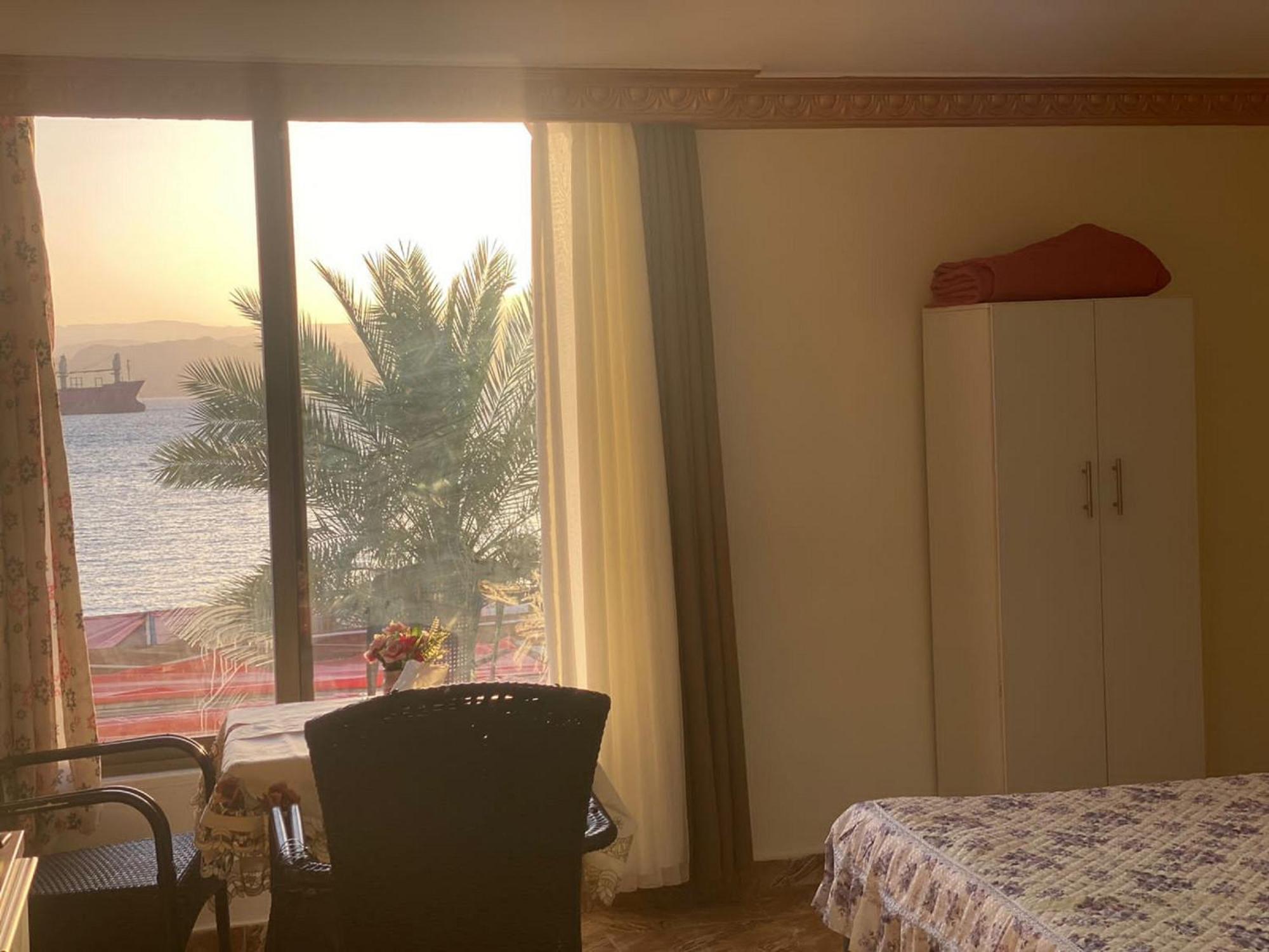 Al-Amer Chalets Akaba Buitenkant foto